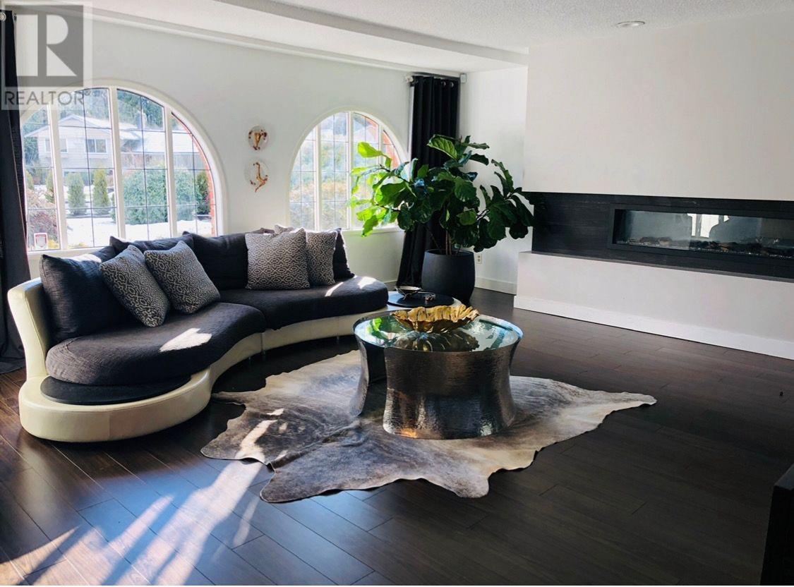 Property at 695 BURLEY DRIVE image 3