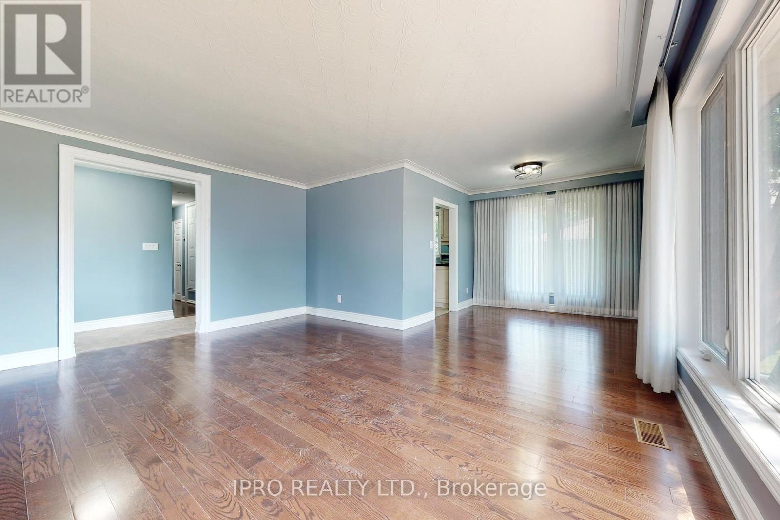 Property at 22 ROYAL DOULTON DRIVE image 4