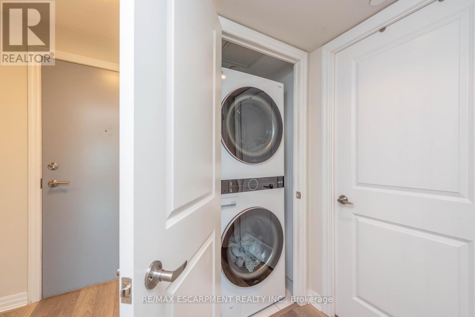 802 - 80 Esther Lorrie Drive, Toronto, Ontario  M9W 0C6 - Photo 10 - W12261380
