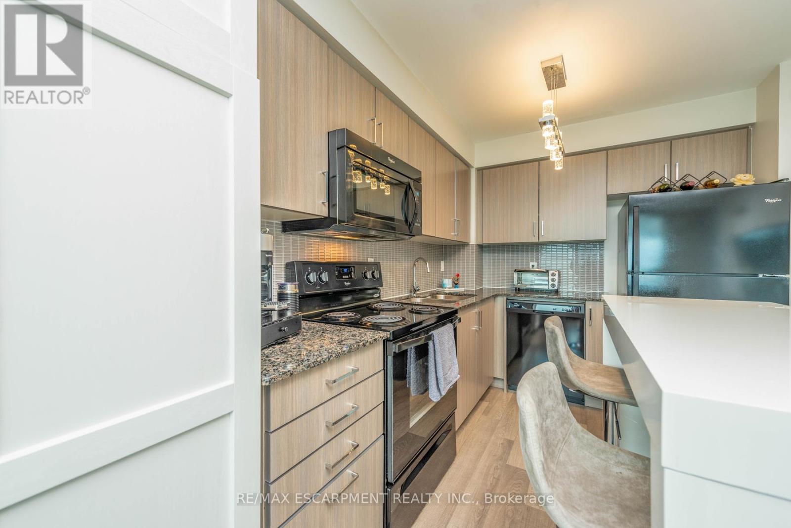802 - 80 Esther Lorrie Drive, Toronto, Ontario  M9W 0C6 - Photo 13 - W12261380