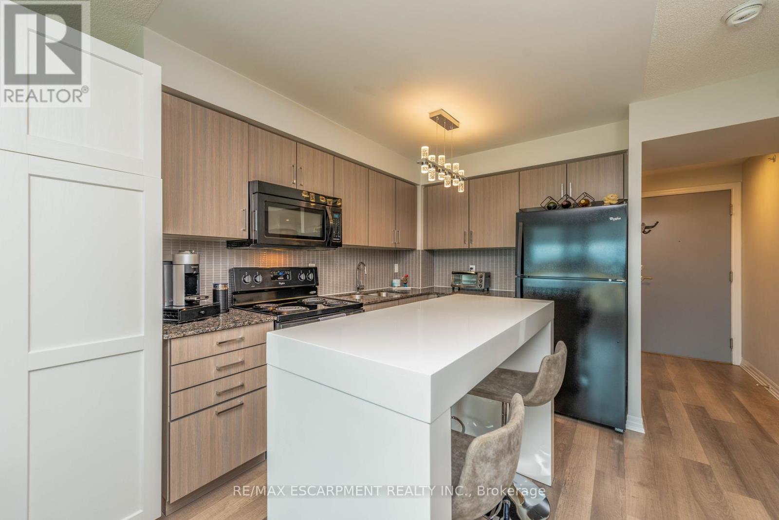 802 - 80 Esther Lorrie Drive, Toronto, Ontario  M9W 0C6 - Photo 14 - W12261380