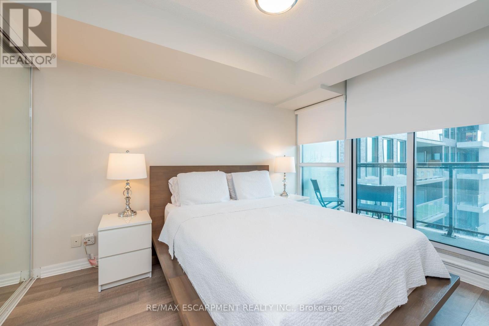802 - 80 Esther Lorrie Drive, Toronto, Ontario  M9W 0C6 - Photo 19 - W12261380