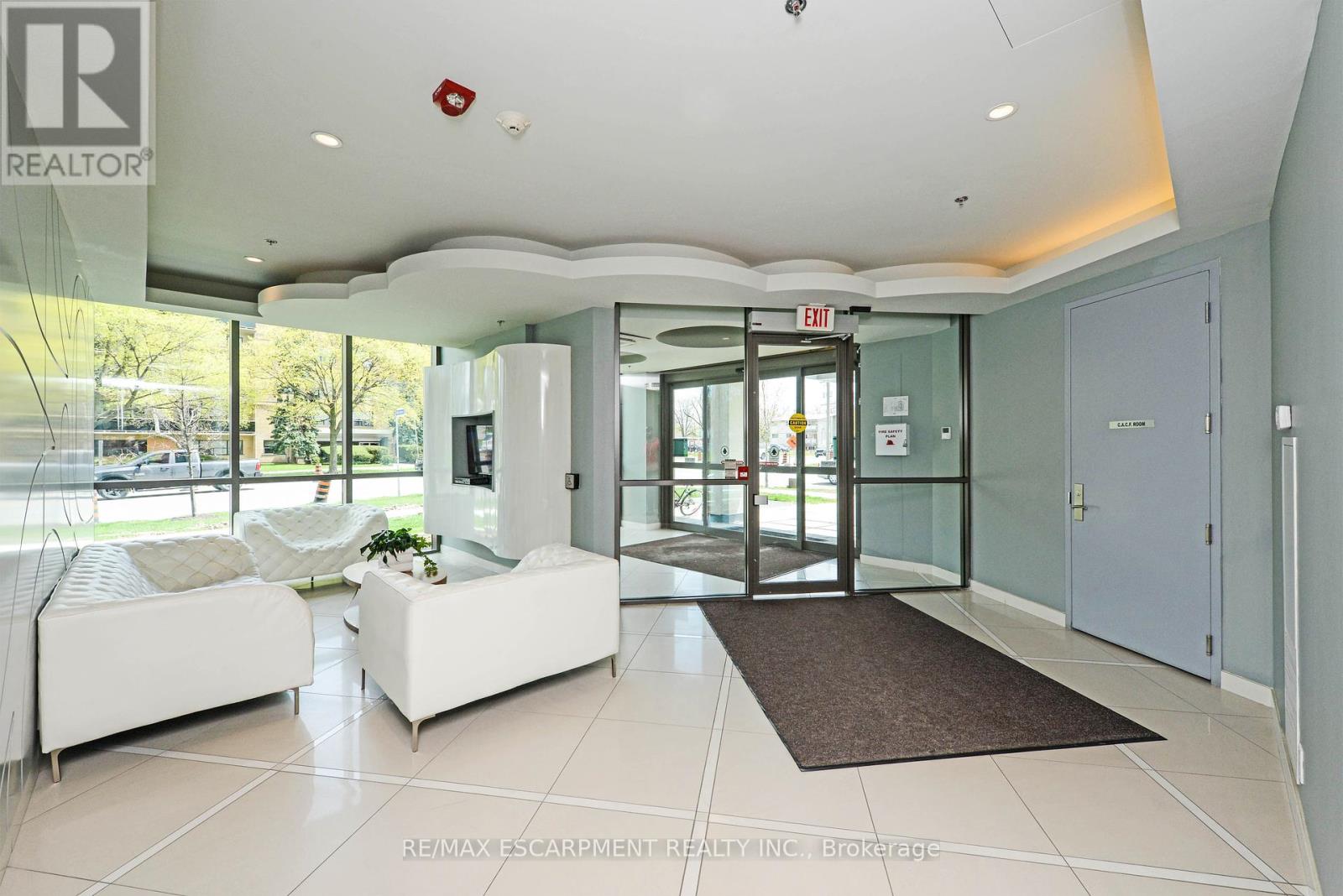 Property at 802 - 80 ESTHER LORRIE DRIVE image 3
