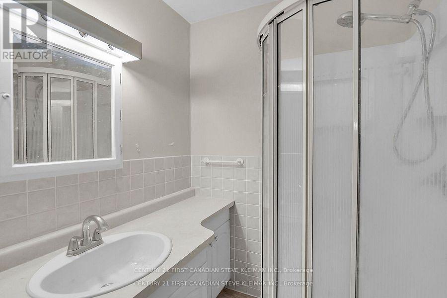 22 Queenston Crescent, London East, Ontario  N5W 1N6 - Photo 19 - X12261408