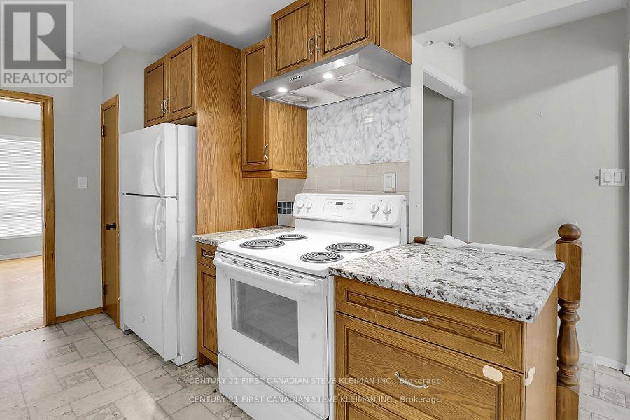 22 Queenston Crescent, London East, Ontario  N5W 1N6 - Photo 9 - X12261408