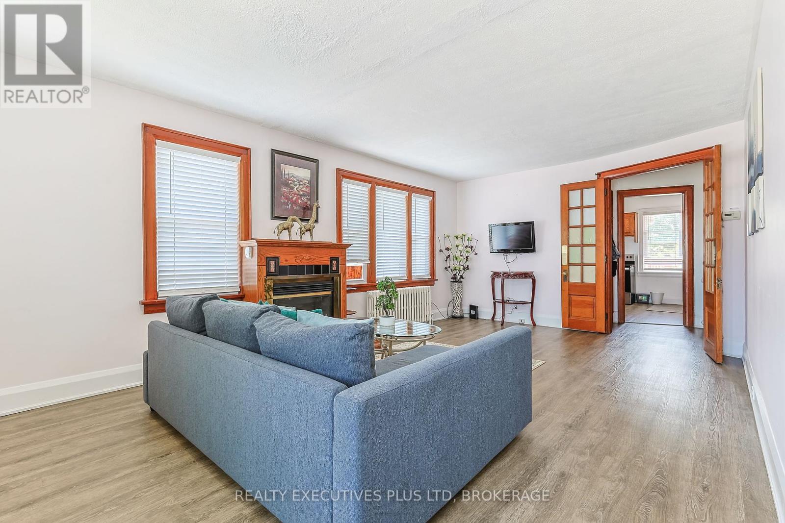 5352 Stamford Street, Niagara Falls, Ontario  L2E 1N3 - Photo 11 - X12261384
