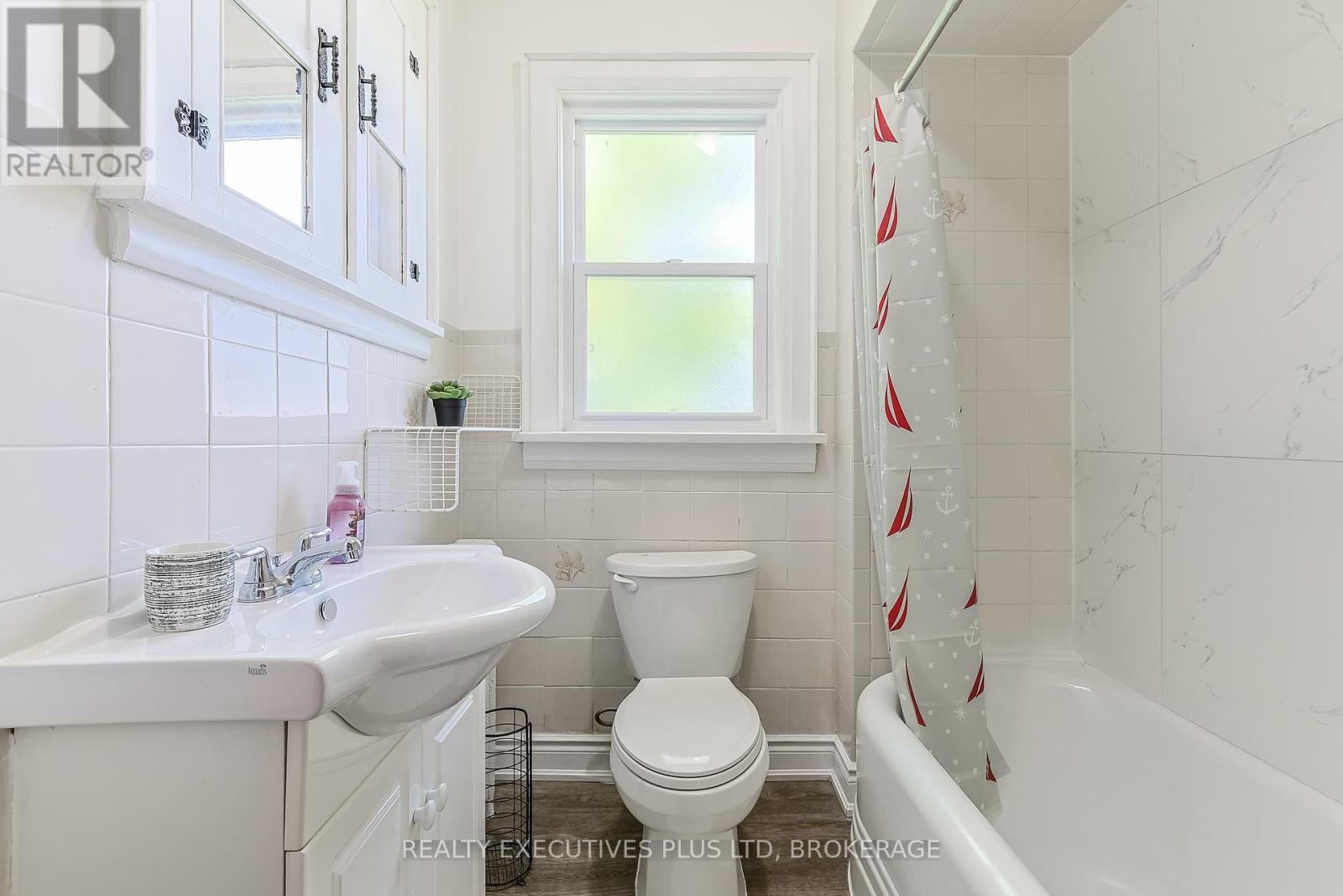 5352 Stamford Street, Niagara Falls, Ontario  L2E 1N3 - Photo 18 - X12261384