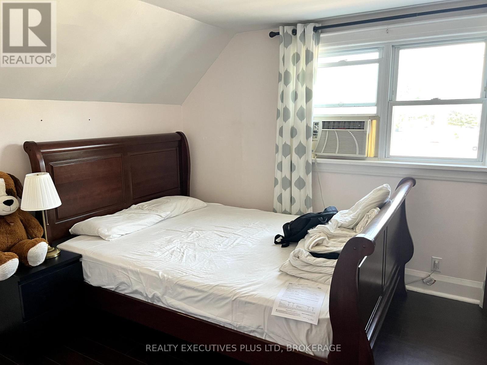 5352 Stamford Street, Niagara Falls, Ontario  L2E 1N3 - Photo 21 - X12261384