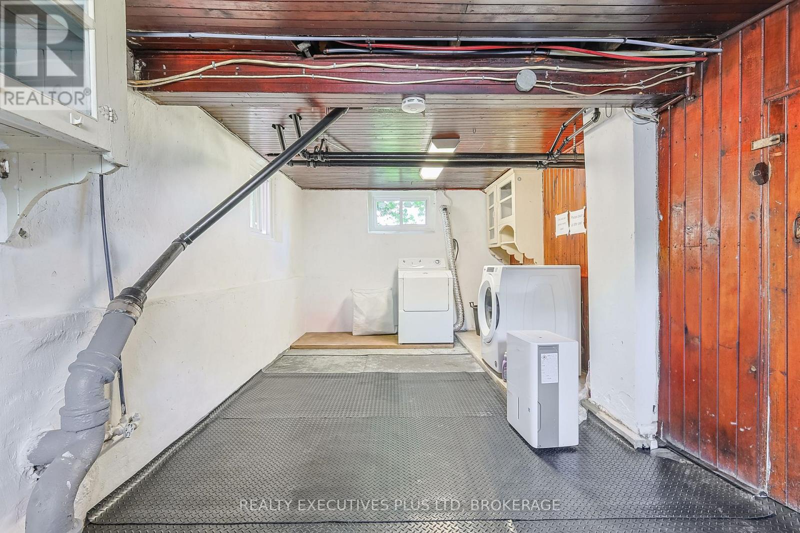 5352 Stamford Street, Niagara Falls, Ontario  L2E 1N3 - Photo 22 - X12261384