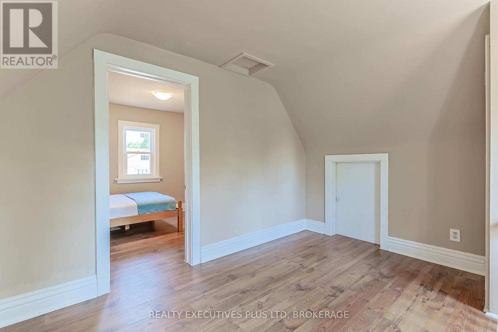 5352 Stamford Street, Niagara Falls, Ontario  L2E 1N3 - Photo 39 - X12261384