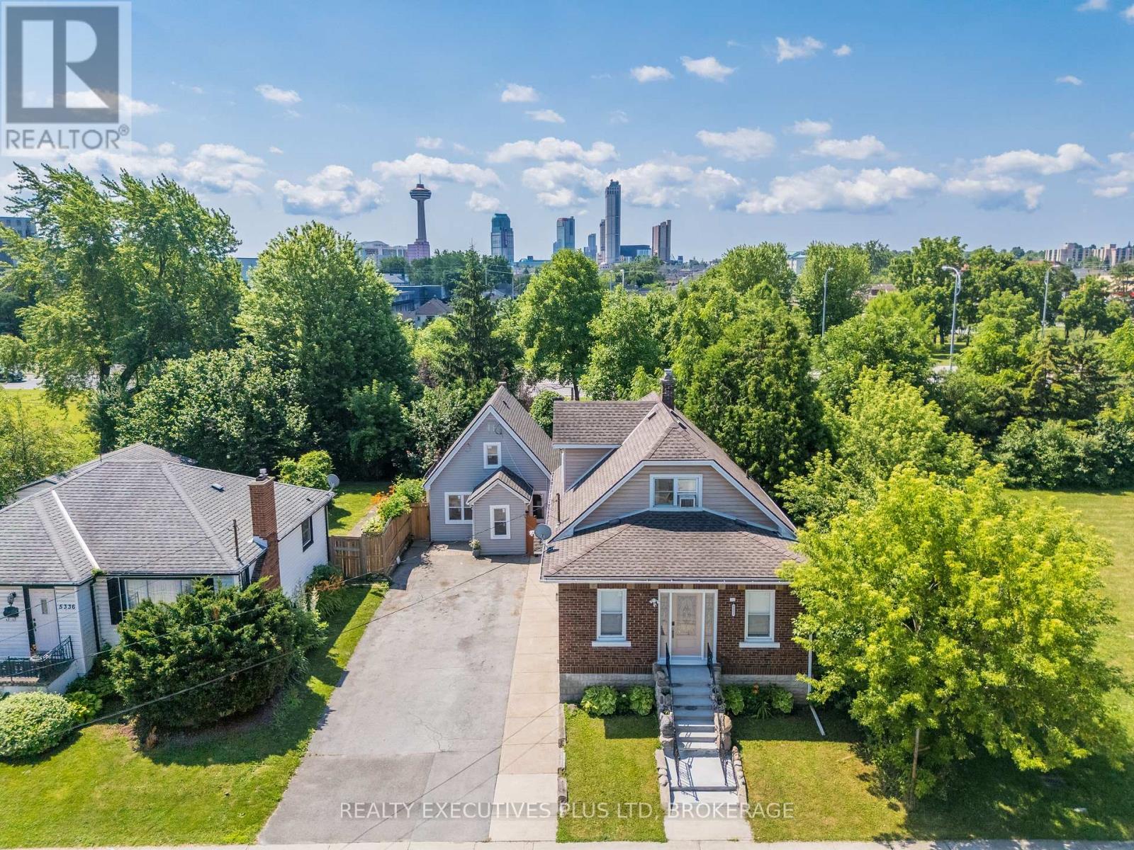 5352 Stamford Street, Niagara Falls, Ontario  L2E 1N3 - Photo 4 - X12261384