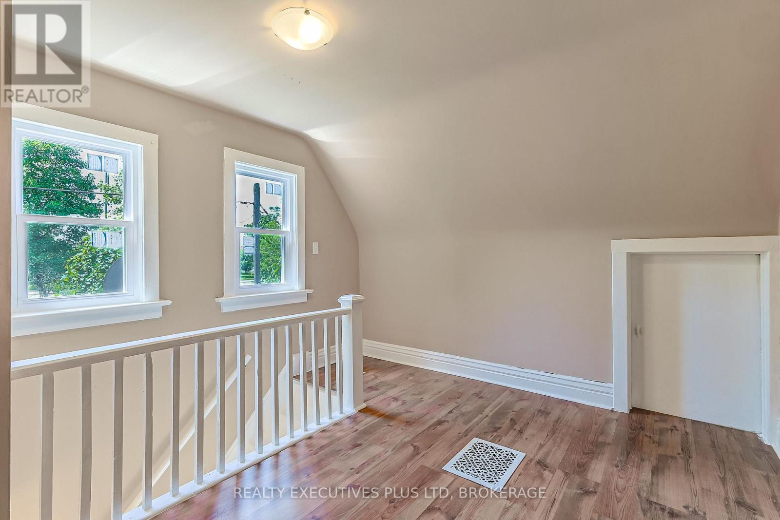 5352 Stamford Street, Niagara Falls, Ontario  L2E 1N3 - Photo 40 - X12261384