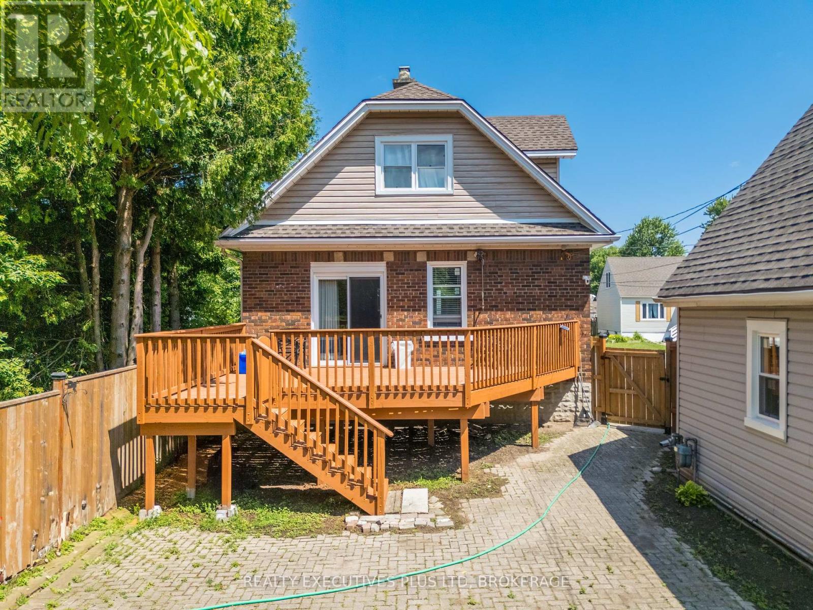 5352 Stamford Street, Niagara Falls, Ontario  L2E 1N3 - Photo 6 - X12261384