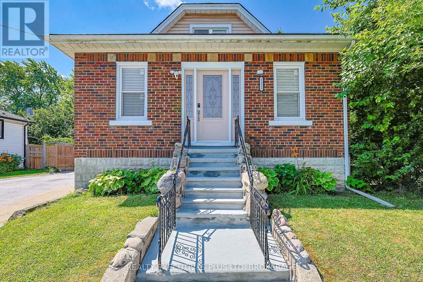 5352 Stamford Street, Niagara Falls, Ontario  L2E 1N3 - Photo 8 - X12261384
