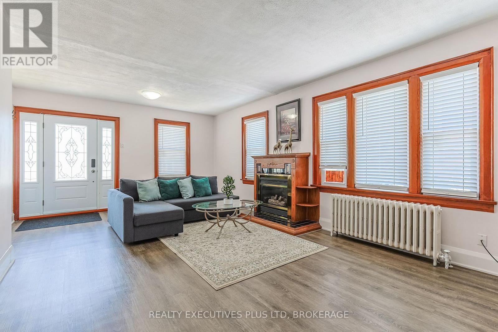 5352 Stamford Street, Niagara Falls, Ontario  L2E 1N3 - Photo 9 - X12261384