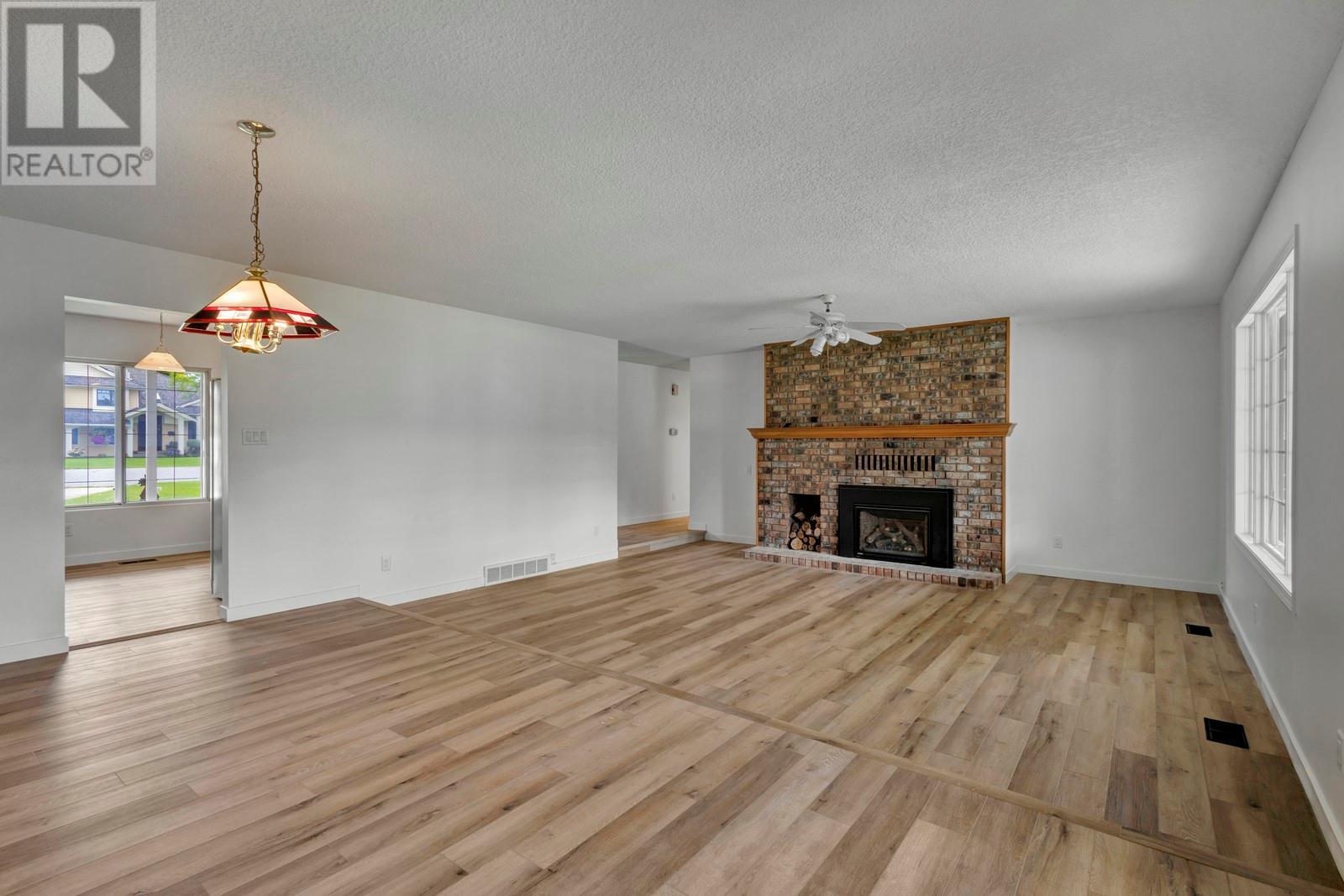 Property at 1376 Brentwood Court image 5