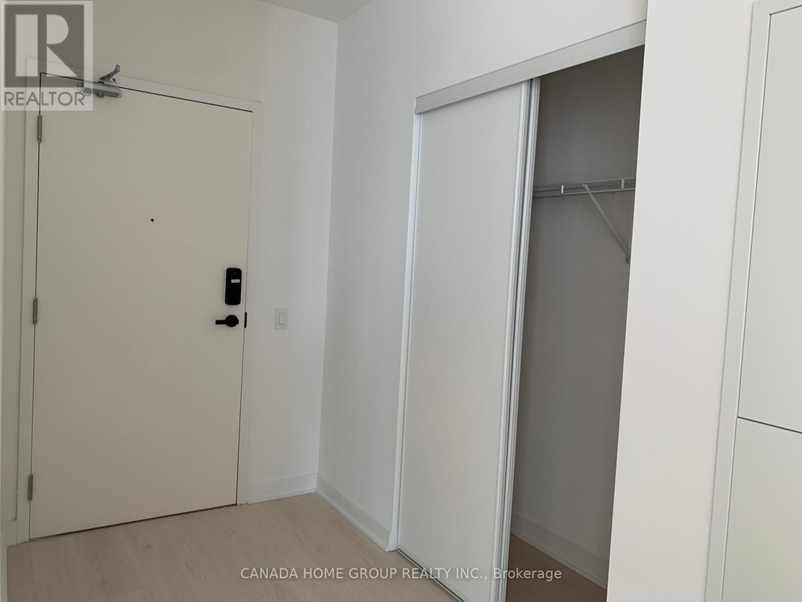 5905 - 3900 Confederation Parkway, Mississauga, Ontario  L5B 0M3 - Photo 14 - W12261413