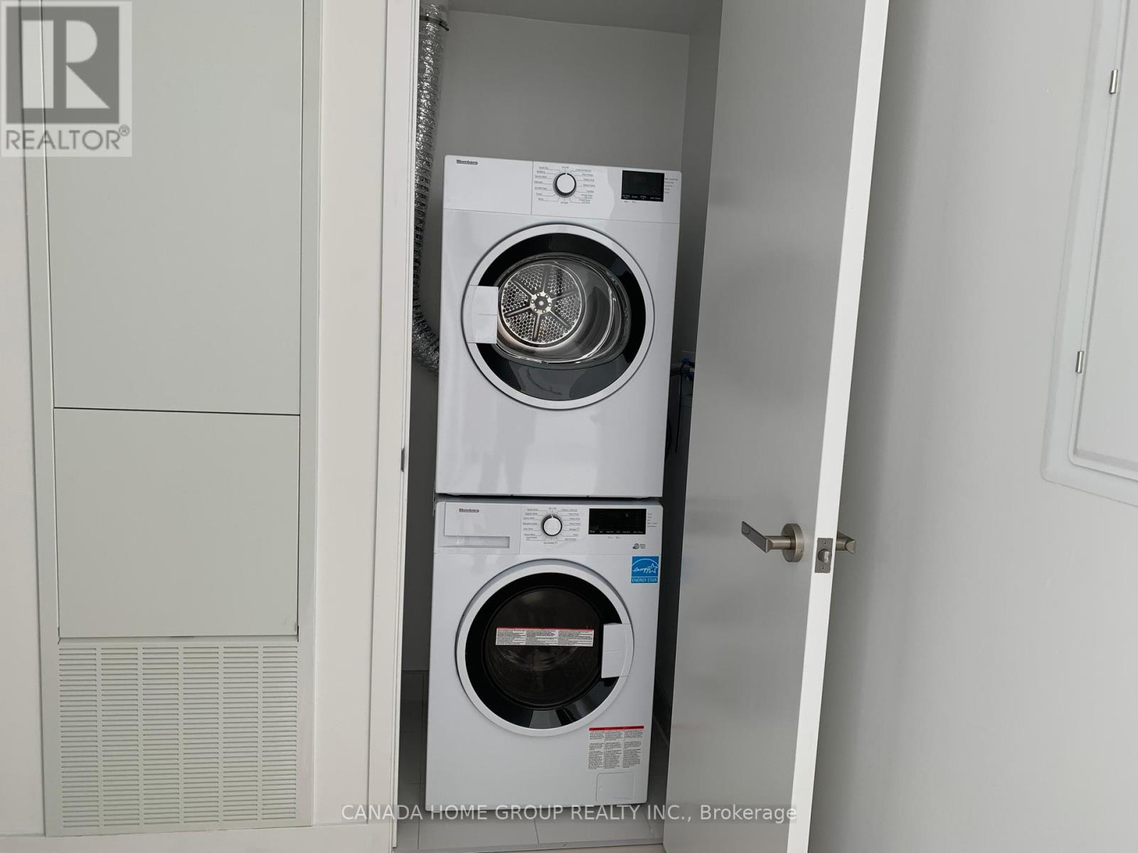 5905 - 3900 Confederation Parkway, Mississauga, Ontario  L5B 0M3 - Photo 15 - W12261413