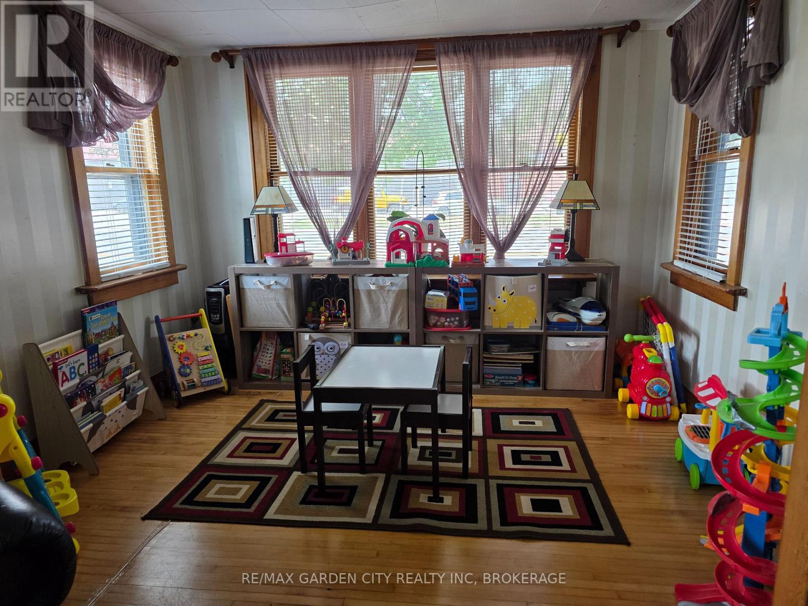 Property at 4409 ONTARIO STREET image 3