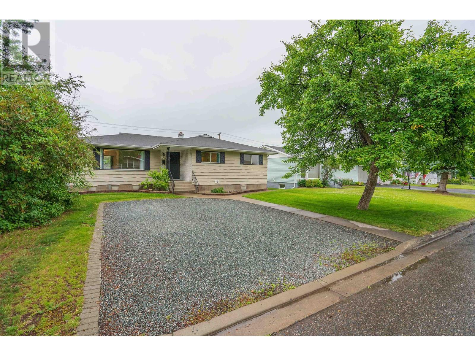 Property at 2560 EWERT CRESCENT image 3
