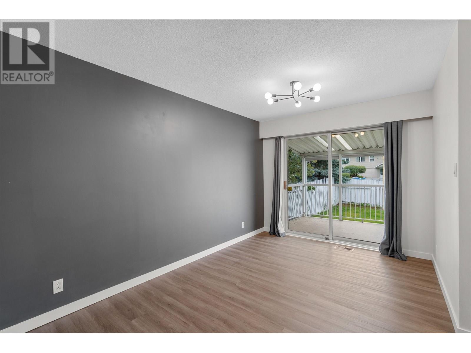 Property at 2560 EWERT CRESCENT image 5