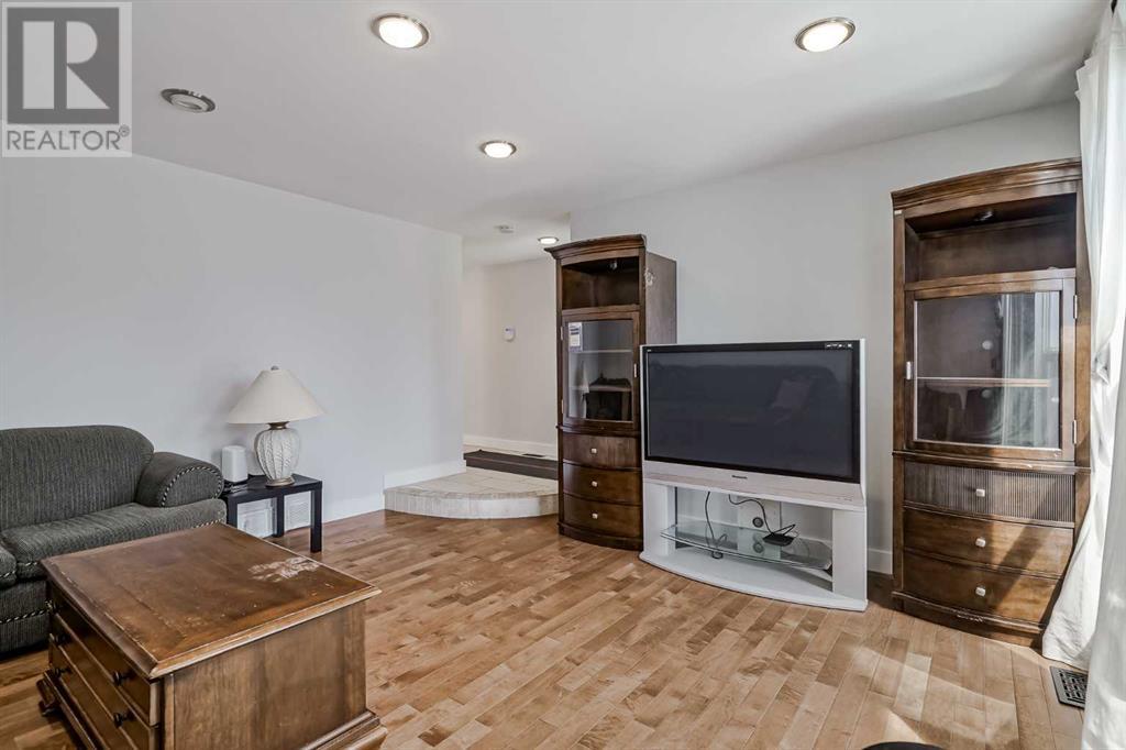 Property at 208 Woodpark Place SW image 4