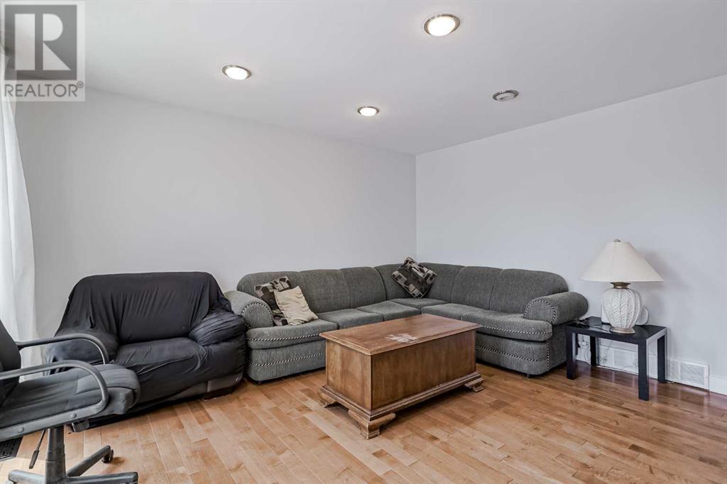 Property at 208 Woodpark Place SW image 3