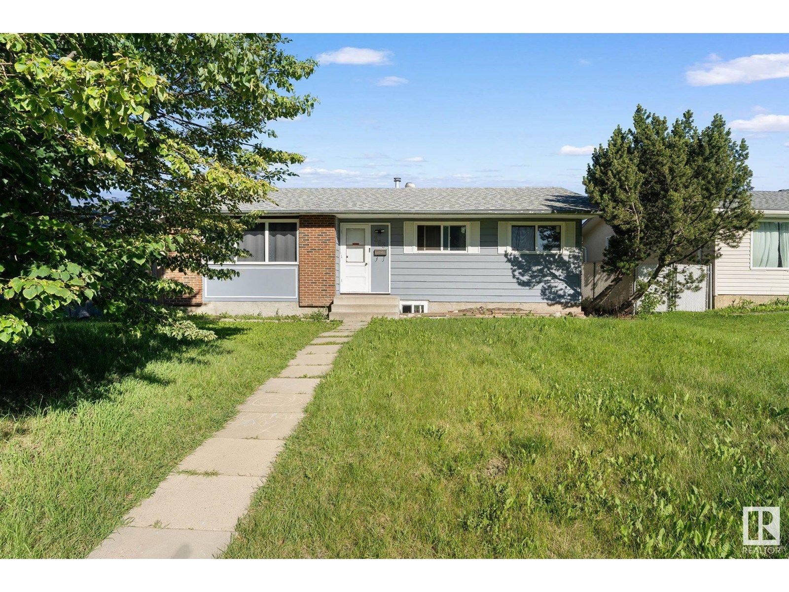 Property at 363 KNOTTWOOD RD W NW image 2