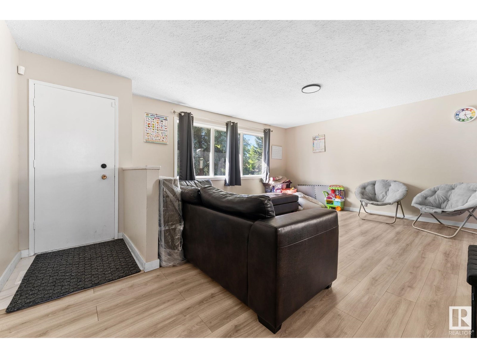 Property at 363 KNOTTWOOD RD W NW image 4
