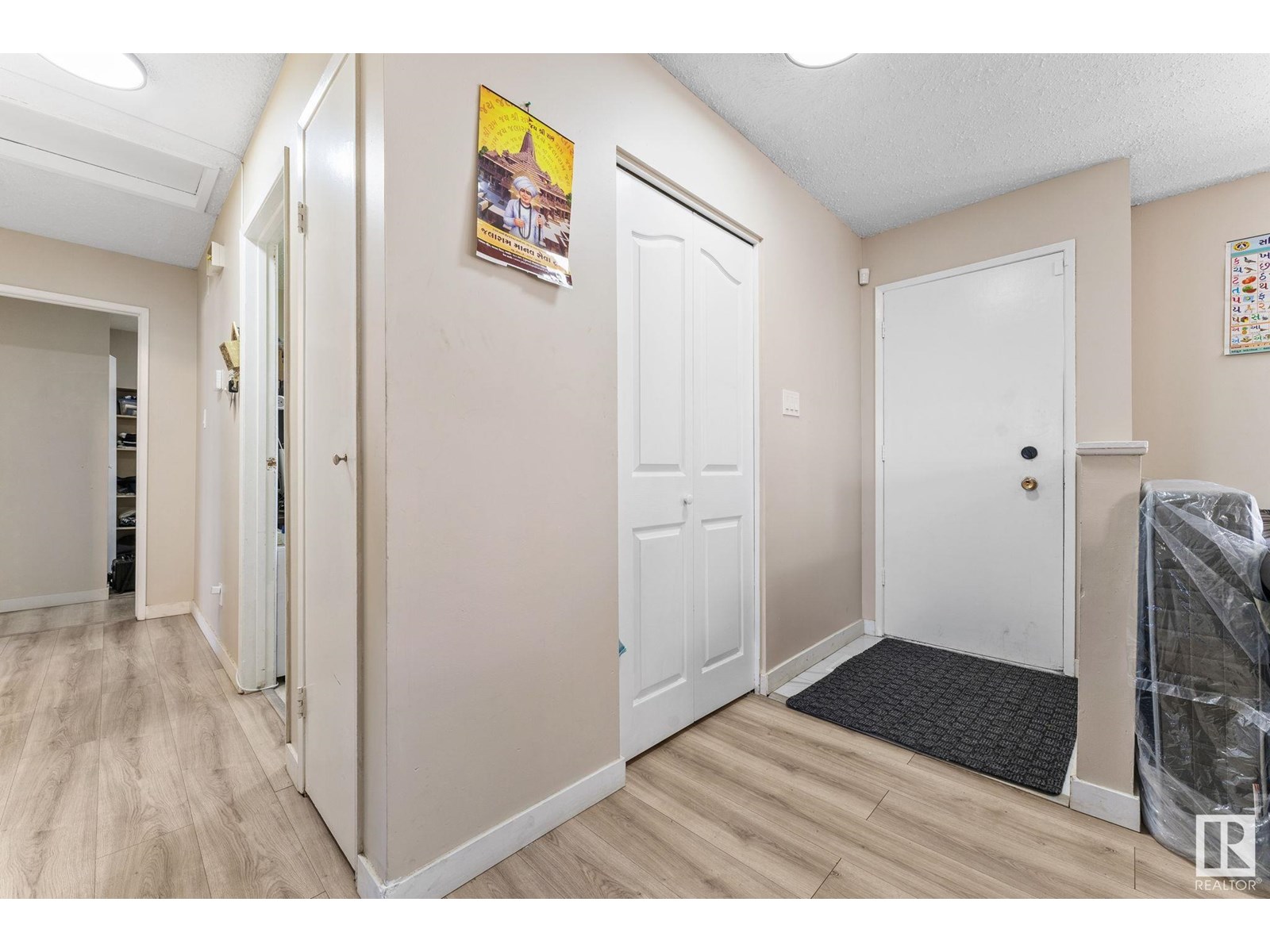 Property at 363 KNOTTWOOD RD W NW image 5