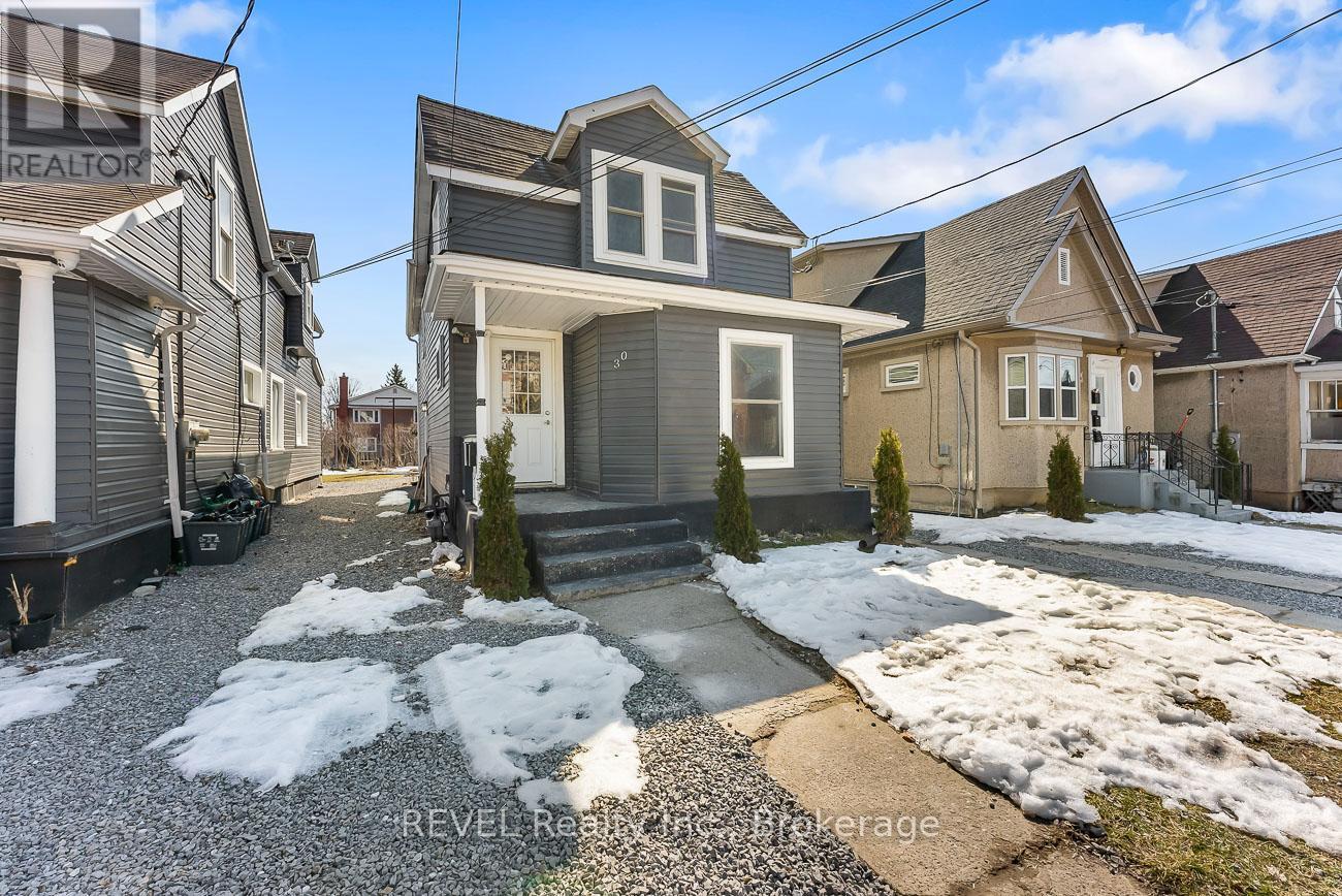Upper - 30 Division Street, St. Catharines, Ontario  L2R 3G2 - Photo 1 - X12261514