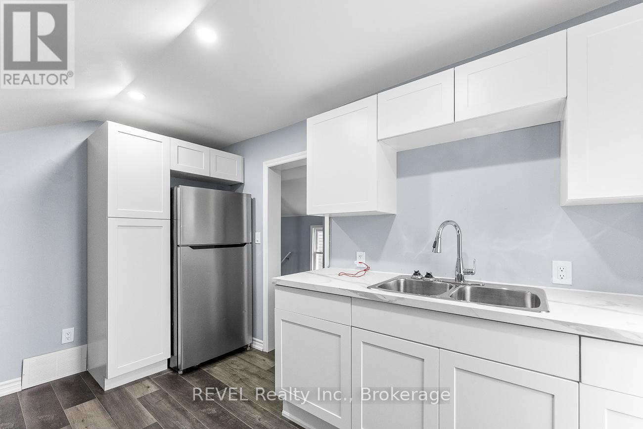 Upper - 30 Division Street, St. Catharines, Ontario  L2R 3G2 - Photo 10 - X12261514