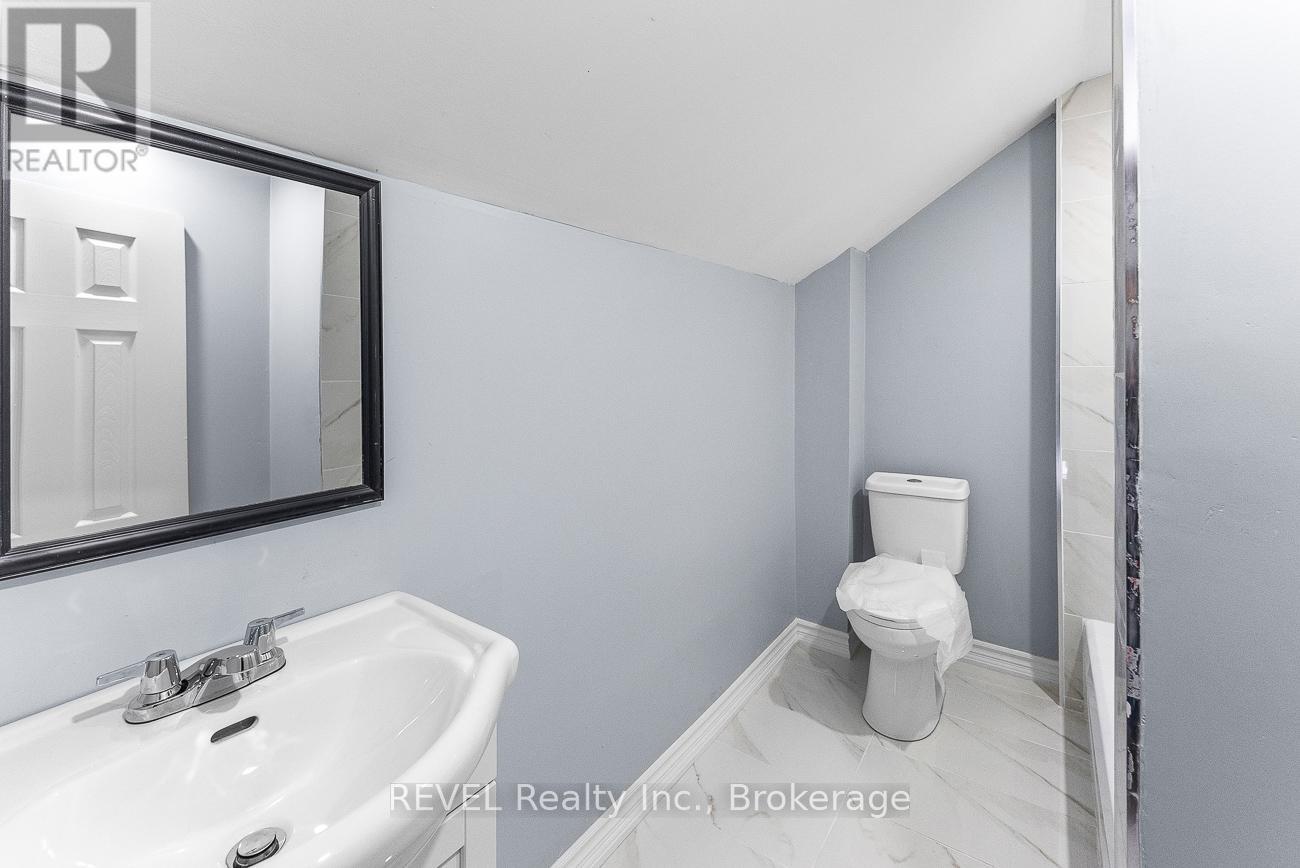 Upper - 30 Division Street, St. Catharines, Ontario  L2R 3G2 - Photo 3 - X12261514