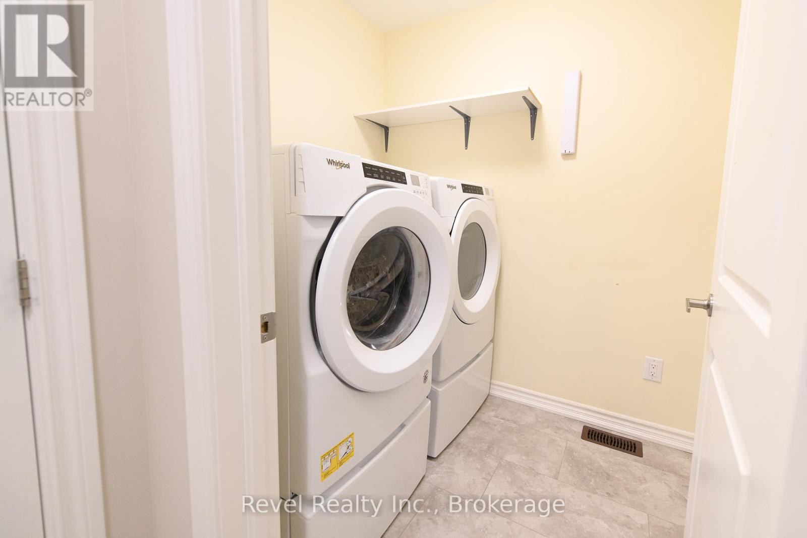 22 Ivy Crescent, Wasaga Beach, Ontario  L9Z 0H8 - Photo 17 - S12261504