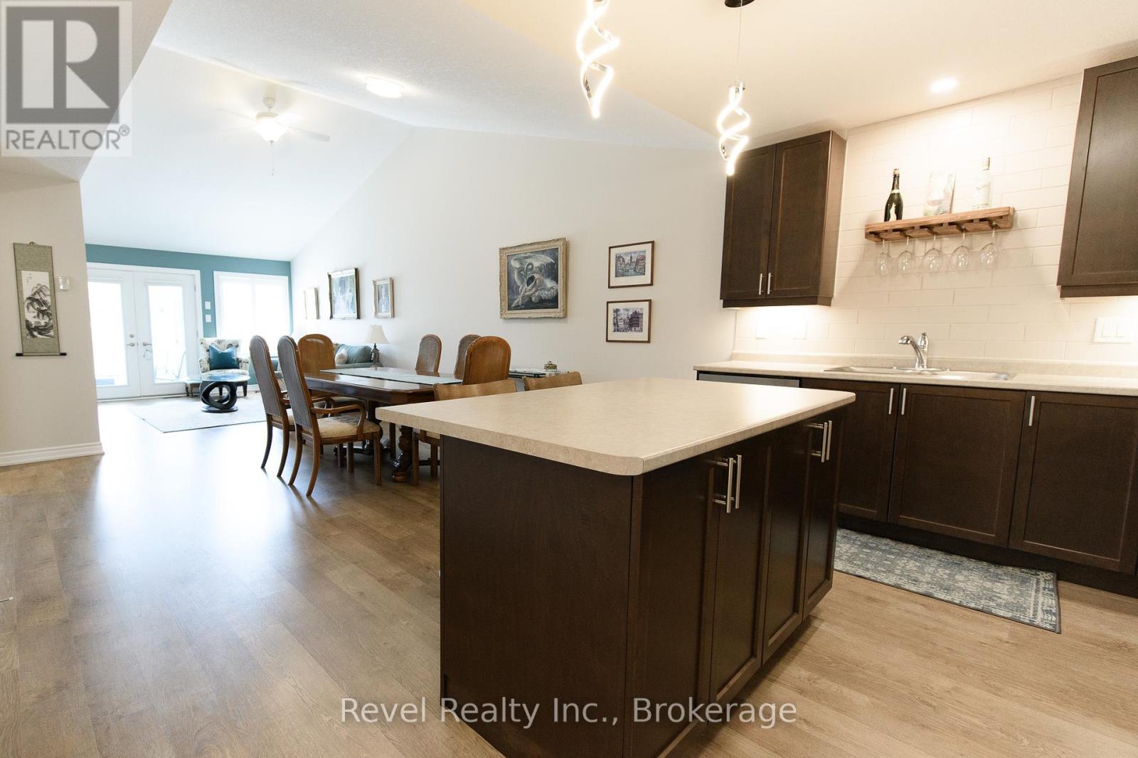 Property at 22 IVY CRESCENT image 3