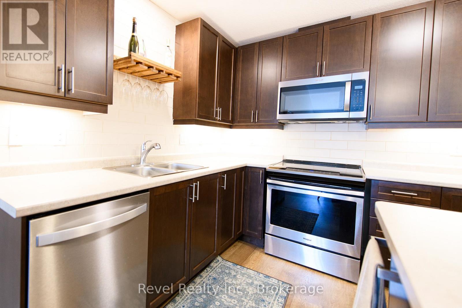 Property at 22 IVY CRESCENT image 4