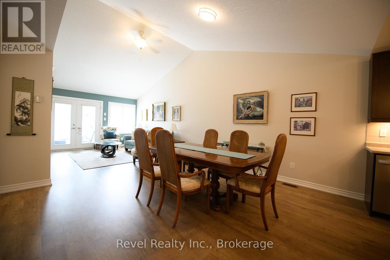 22 Ivy Crescent, Wasaga Beach, Ontario  L9Z 0H8 - Photo 9 - S12261504