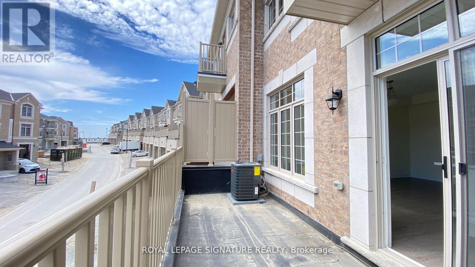 303 Kirkham Drive, Markham, Ontario  L3S 0E9 - Photo 13 - N12261488