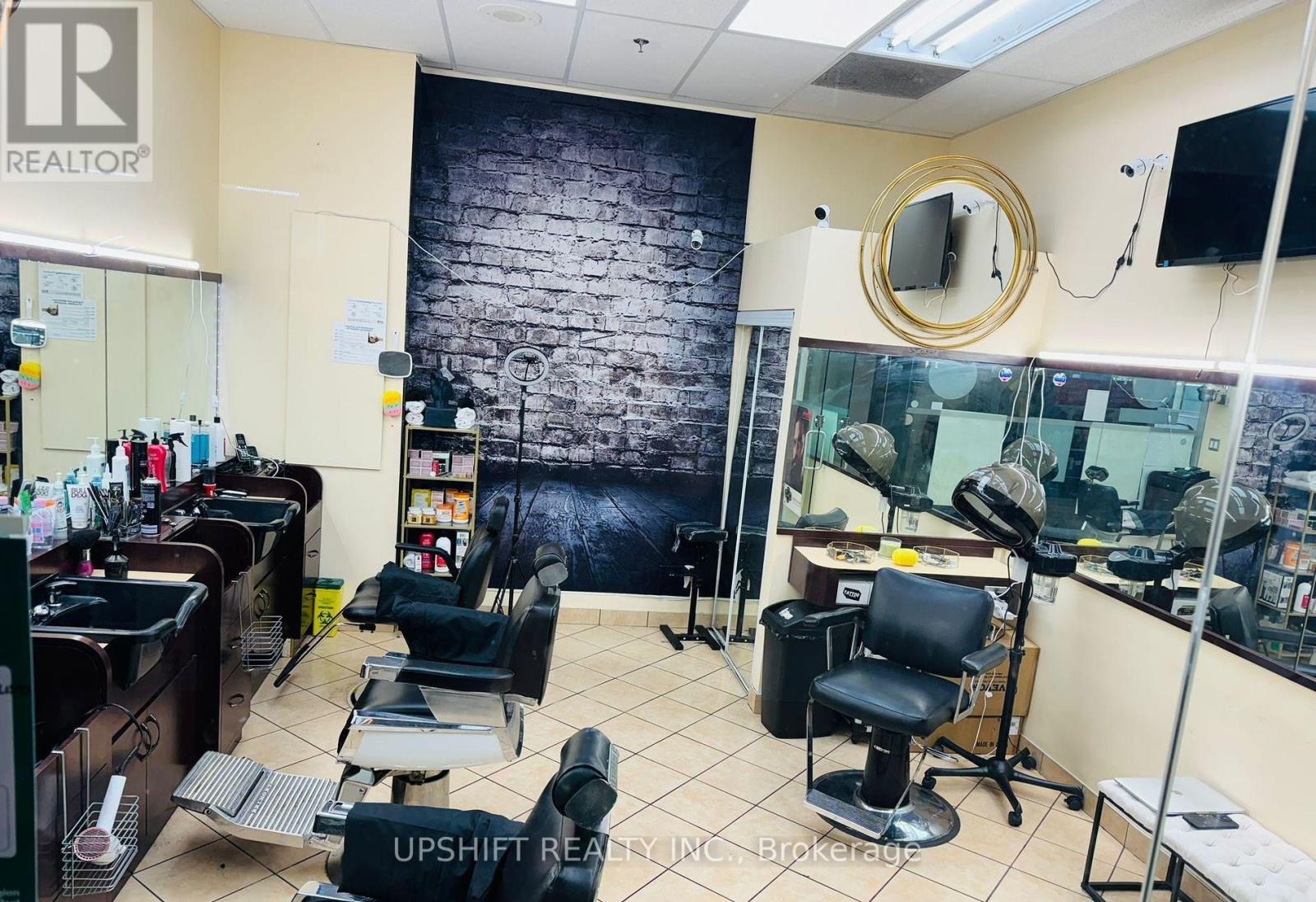 2d-10 Chair - 7215 Goreway Drive, Mississauga, Ontario  L4T 2T9 - Photo 3 - W12261455