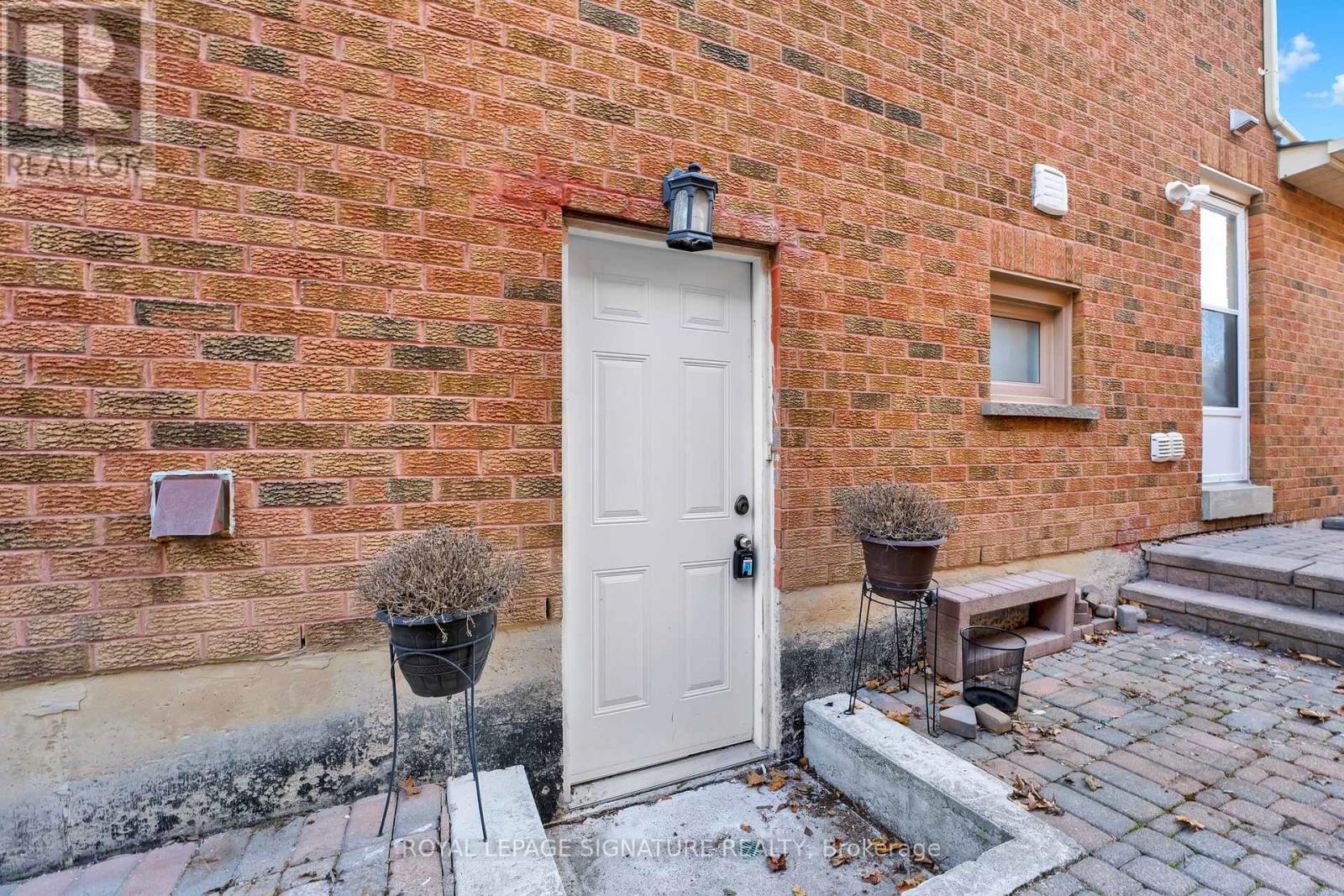 4502 Violet Road, Mississauga, Ontario  L5V 1J9 - Photo 11 - W12261520