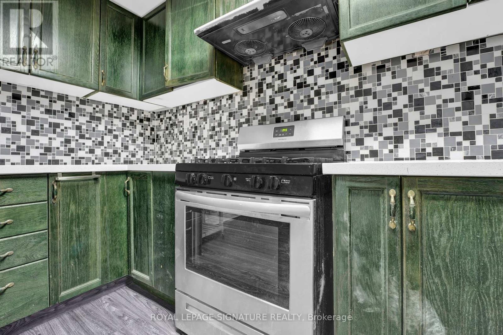 4502 Violet Road, Mississauga, Ontario  L5V 1J9 - Photo 17 - W12261520