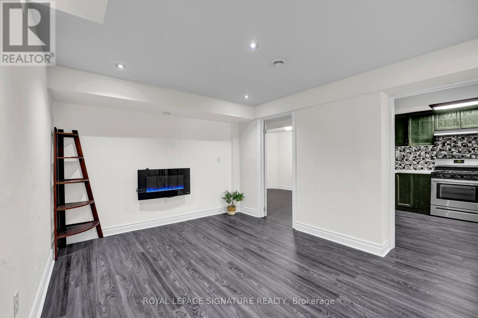 4502 Violet Road, Mississauga, Ontario  L5V 1J9 - Photo 4 - W12261520