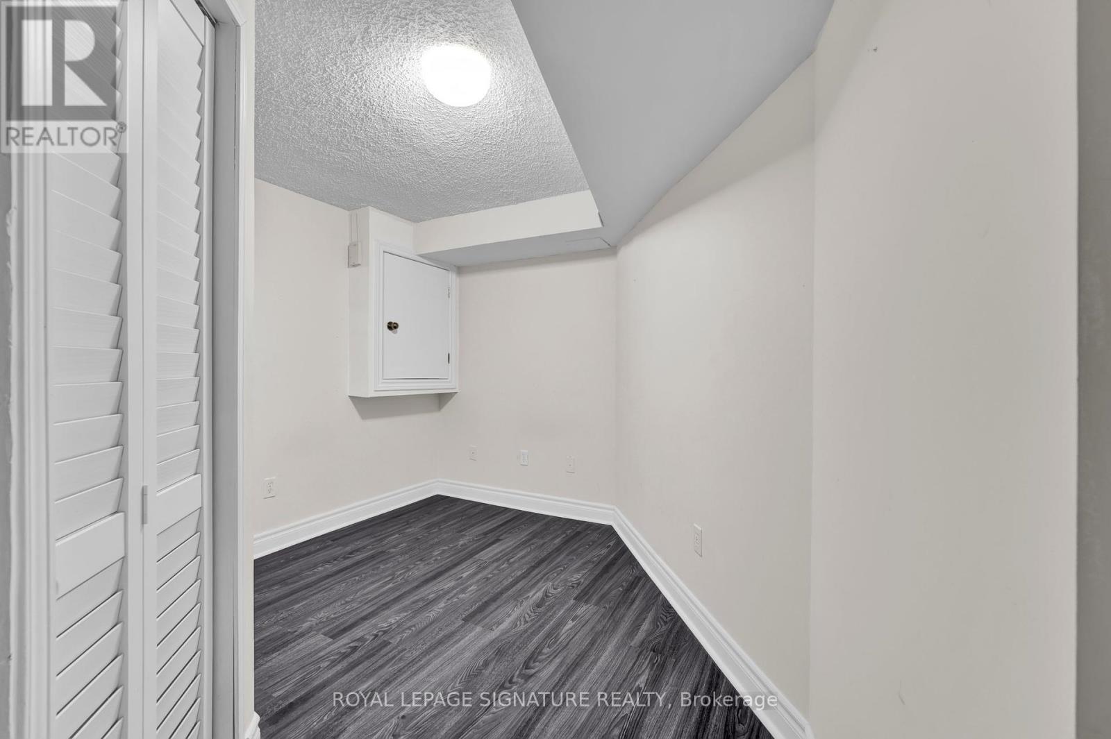 4502 Violet Road, Mississauga, Ontario  L5V 1J9 - Photo 7 - W12261520