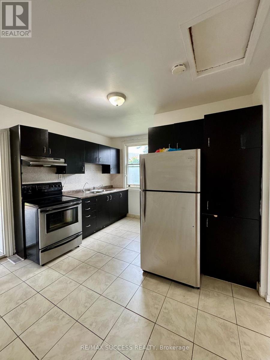 78 Currie Street, St. Catharines, Ontario  L2M 5N1 - Photo 10 - X12261511