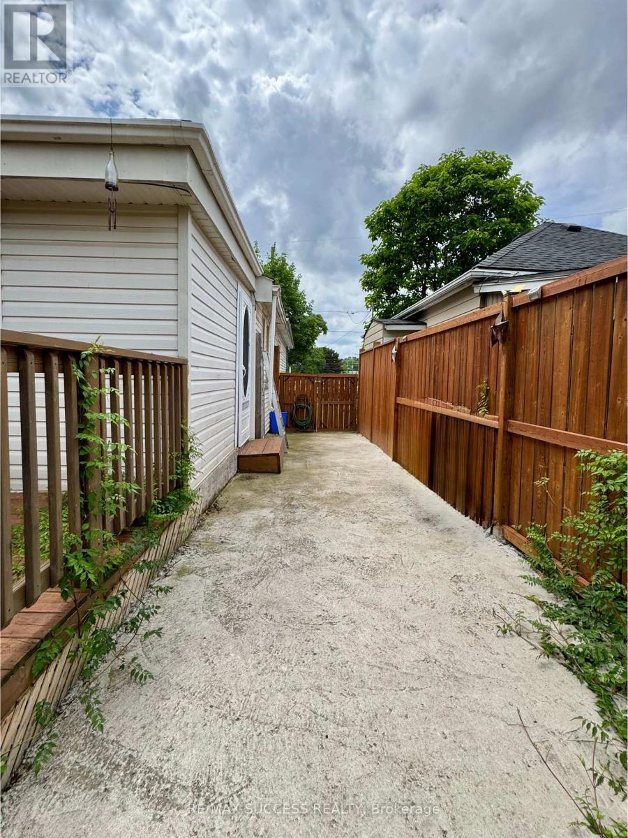 78 Currie Street, St. Catharines, Ontario  L2M 5N1 - Photo 22 - X12261511