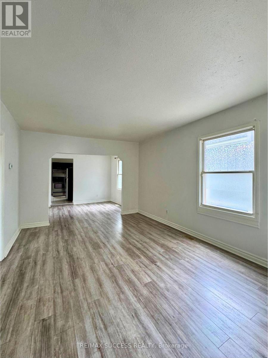 78 Currie Street, St. Catharines, Ontario  L2M 5N1 - Photo 5 - X12261511