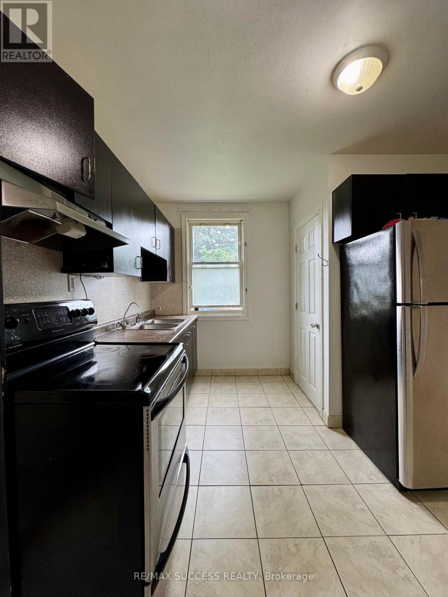 78 Currie Street, St. Catharines, Ontario  L2M 5N1 - Photo 9 - X12261511
