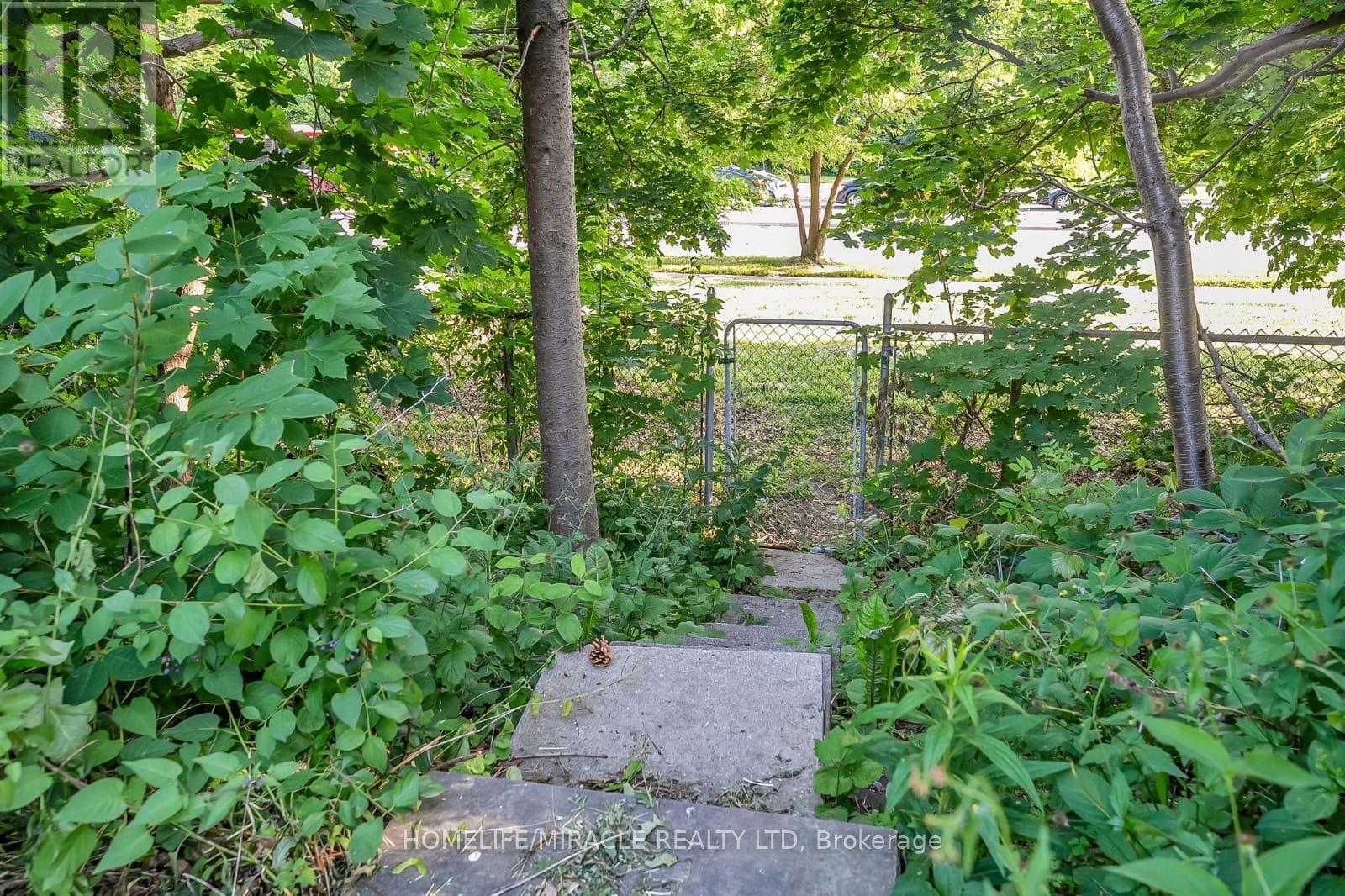 102 Micmac Crescent, Toronto (Pleasant View), Ontario  M2H 2K2 - Photo 30 - C12261538