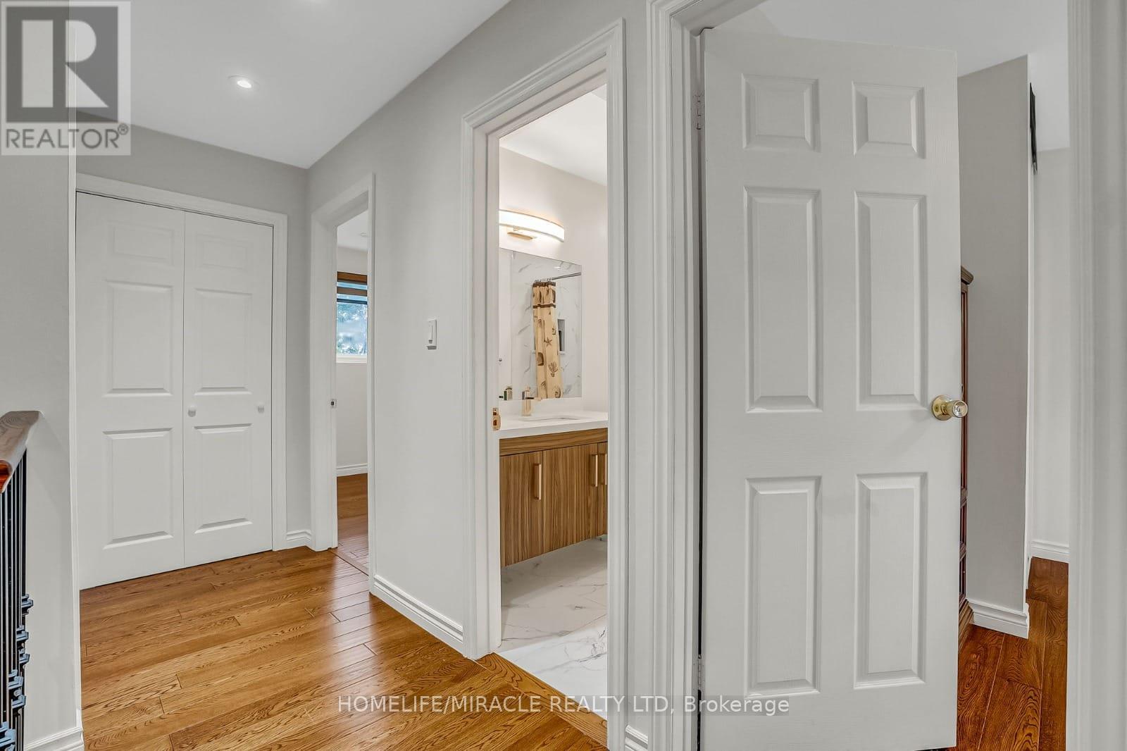 102 Micmac Crescent, Toronto (Pleasant View), Ontario  M2H 2K2 - Photo 5 - C12261538