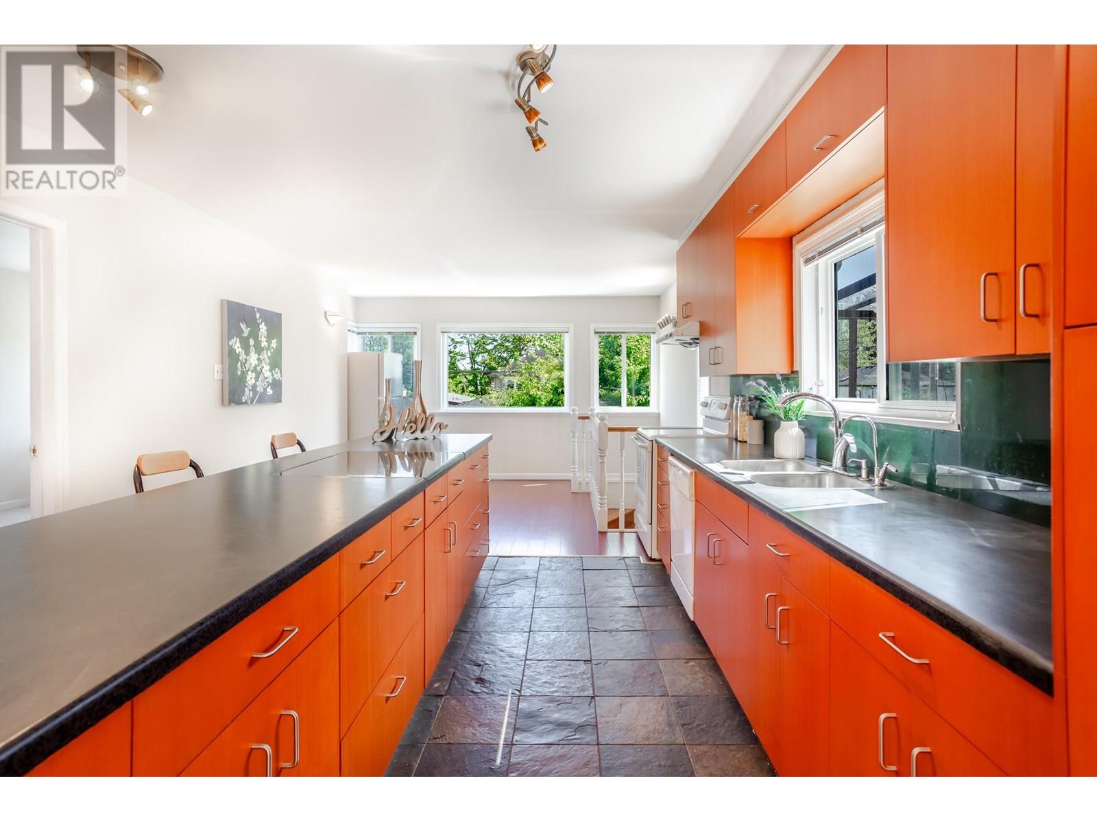 866 W 59th Avenue, Vancouver, British Columbia  V6P 1X7 - Photo 8 - R3022875